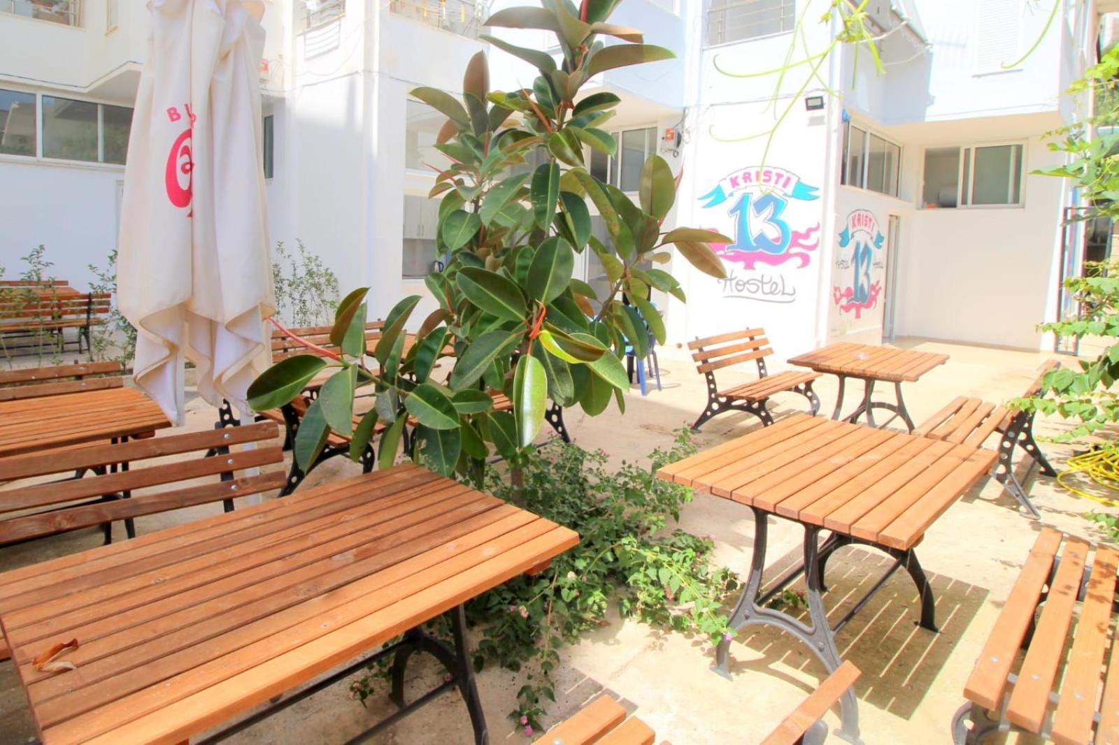 Hostel K13 Saranda Extérieur photo