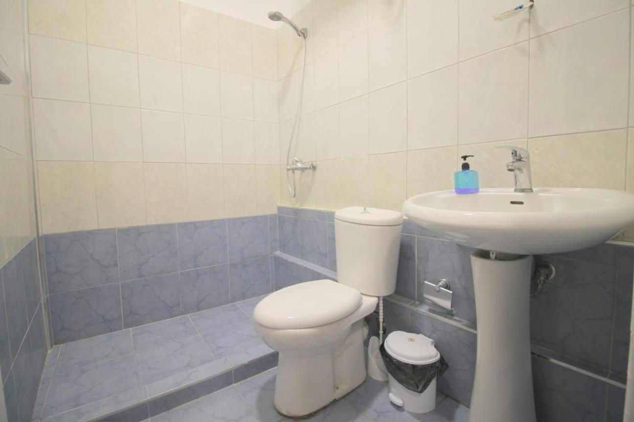 Hostel K13 Saranda Extérieur photo