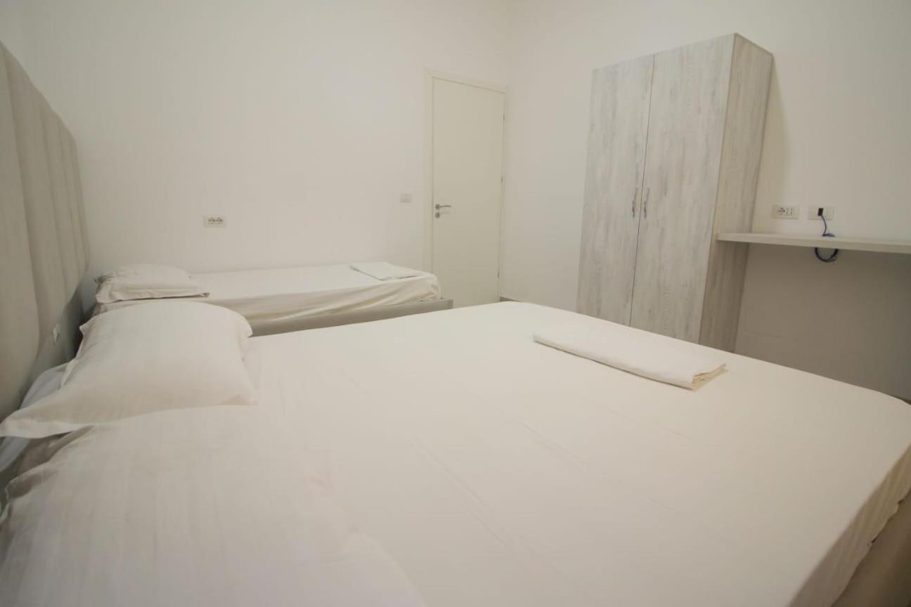 Hostel K13 Saranda Extérieur photo