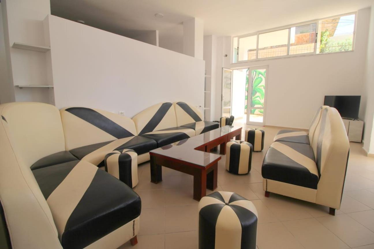 Hostel K13 Saranda Extérieur photo